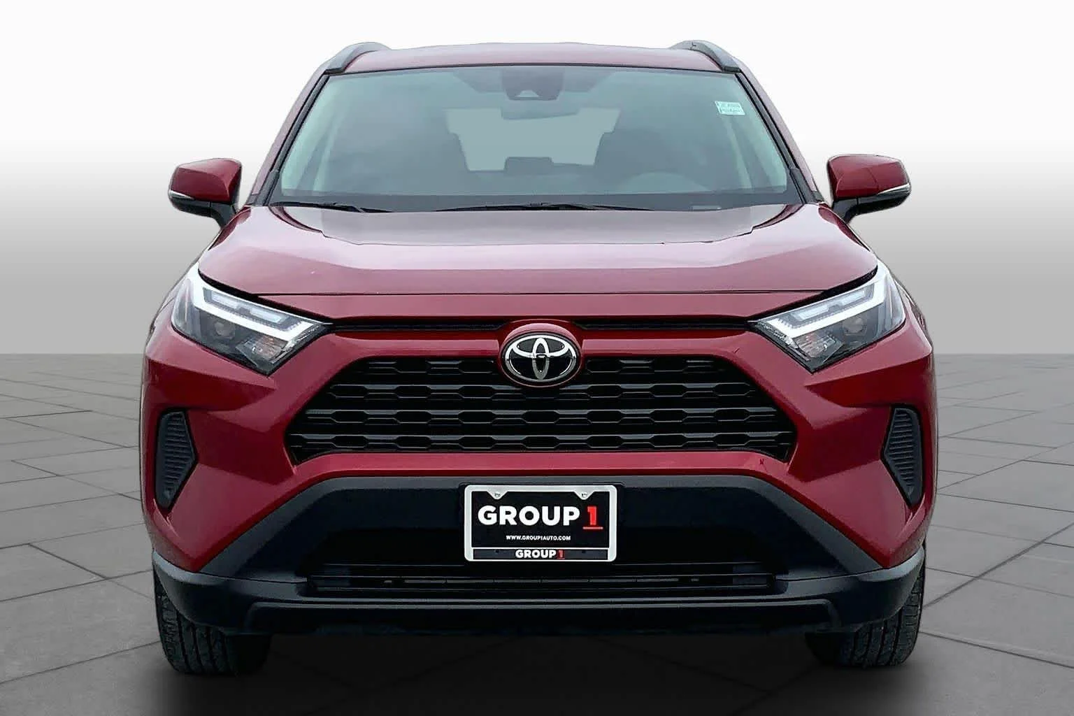 Used 2025 Ruby Flare Pearl Toyota XLE image 4
