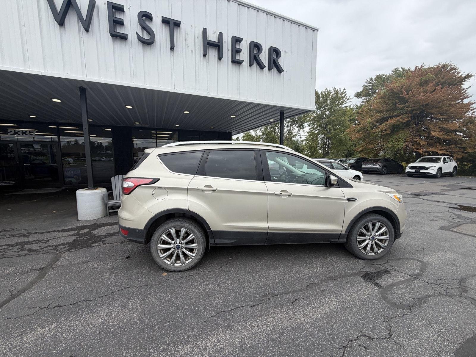 Used 2017 White Gold Ford Titanium image 9