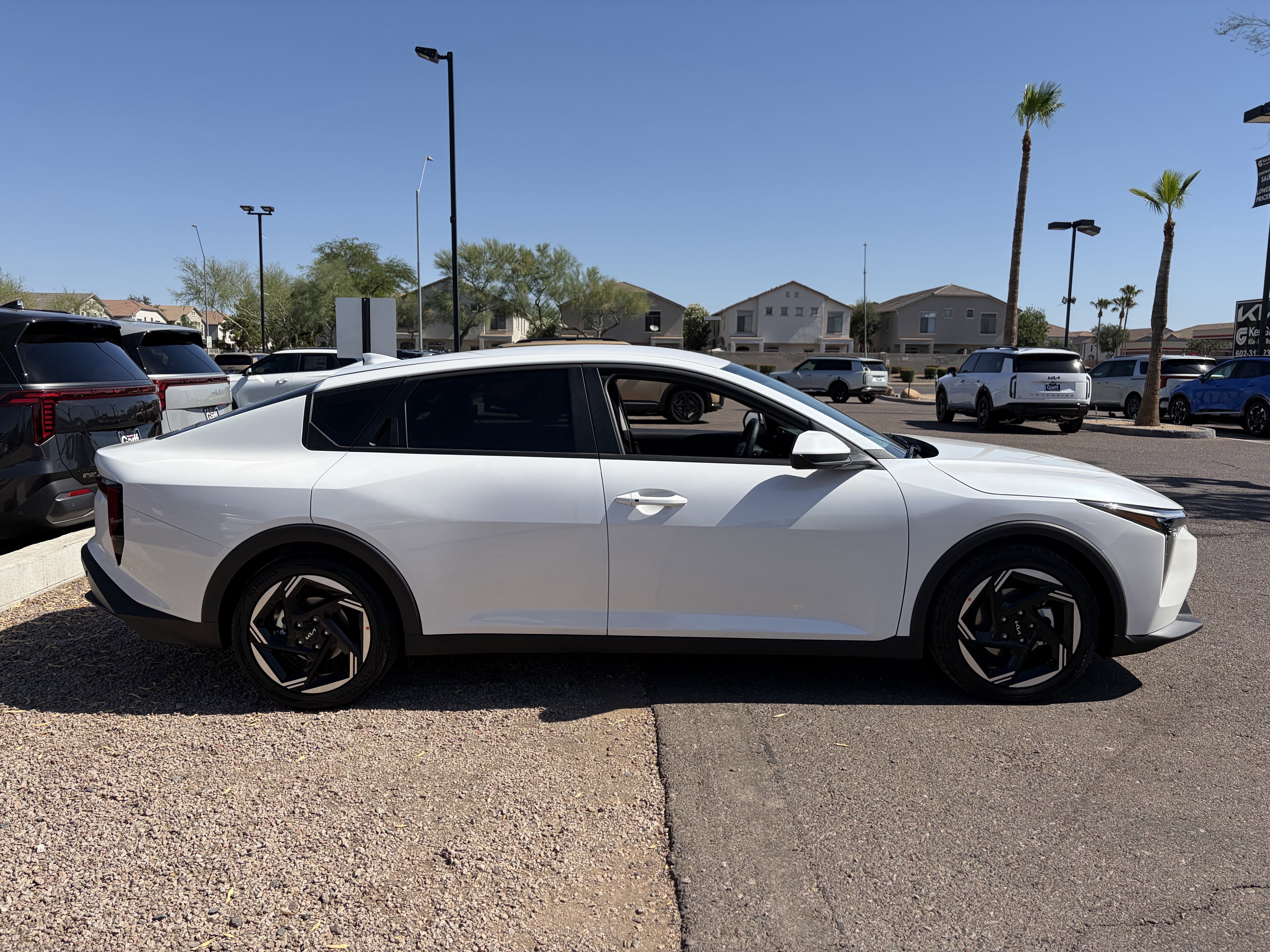 New 2026 Snow White Pearl Kia EX image 2