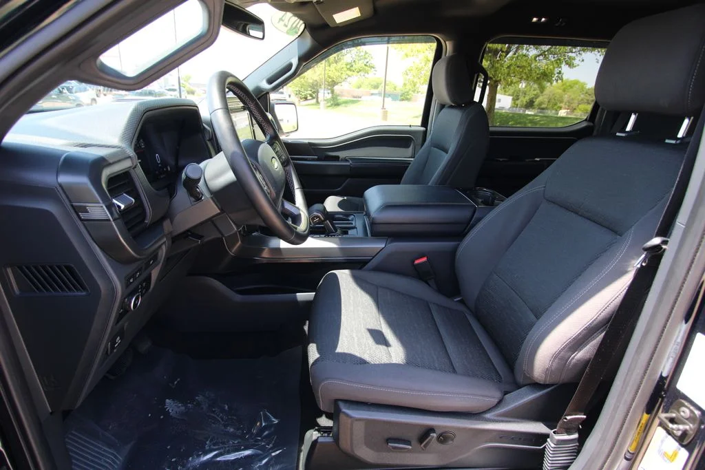 Used 2024  Ford XLT image 6
