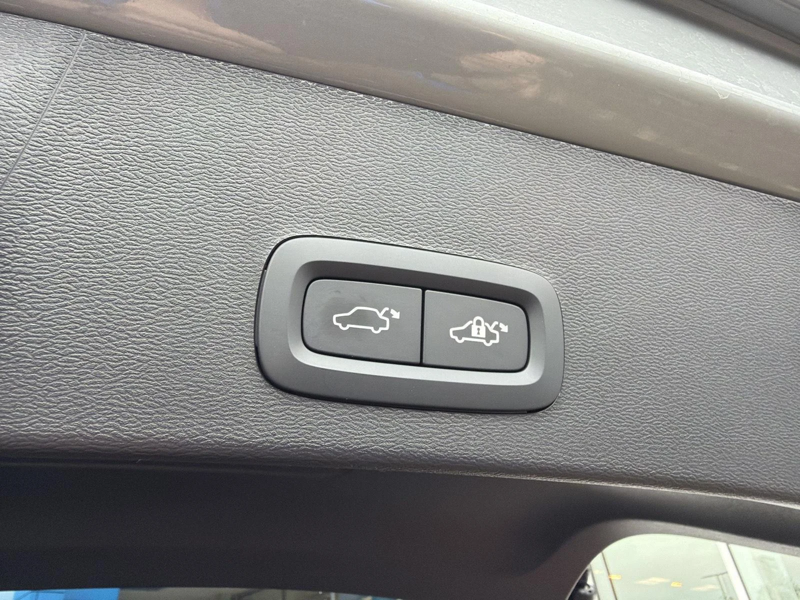 Used 2024 Vapor Grey Metallic Volvo Ultimate Bright Theme image 45
