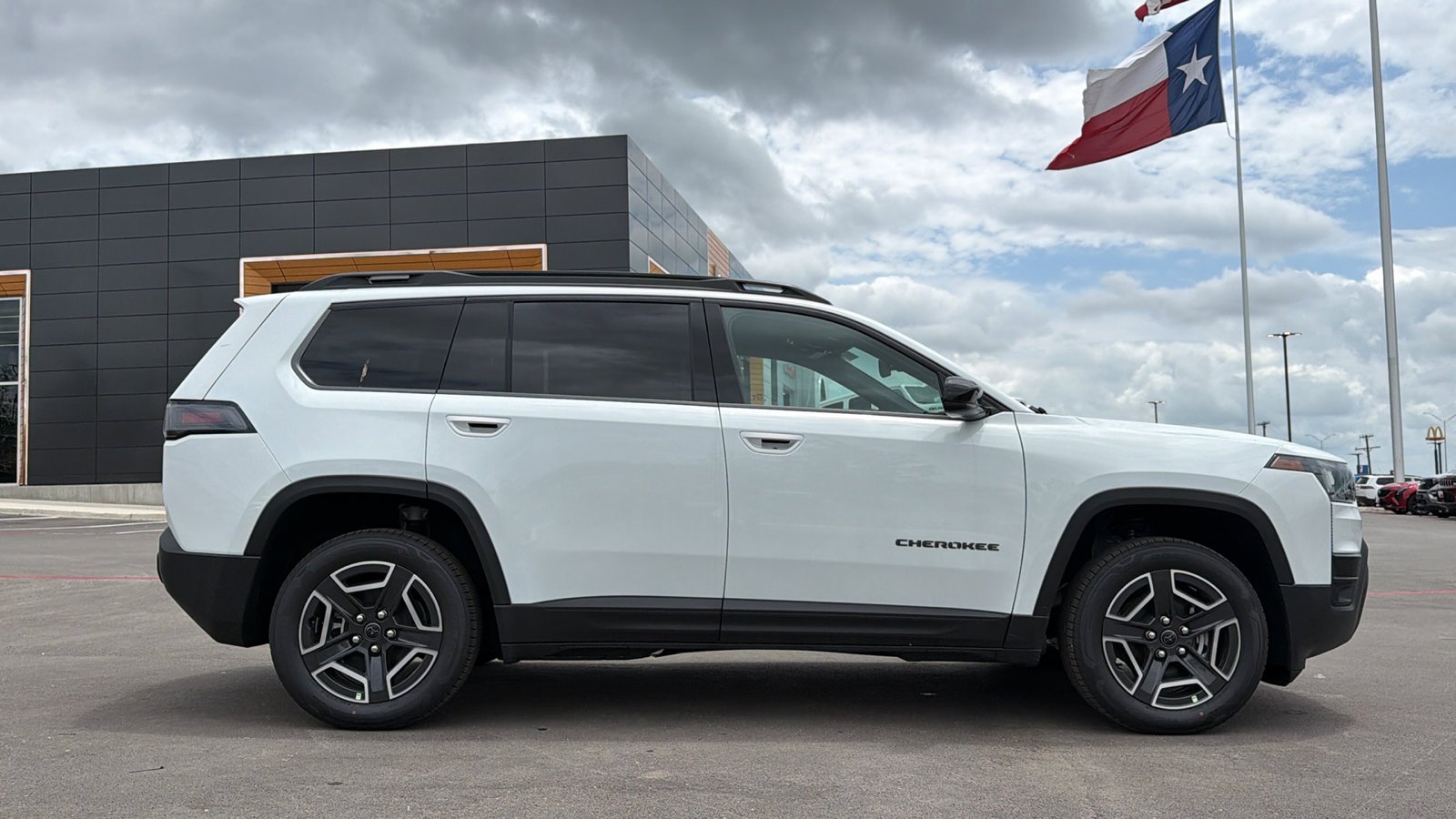 New 2026 Bright White Clear-Coat Exterior Paint Jeep Limited image 4