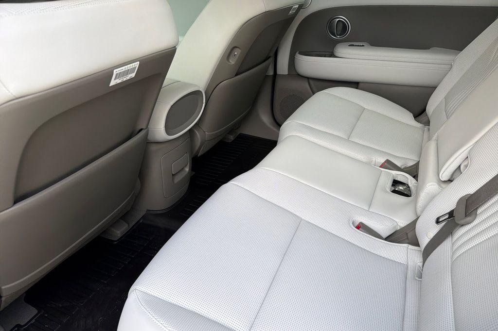 New 2026 Silver Hyundai SEL Premium 8P image 9