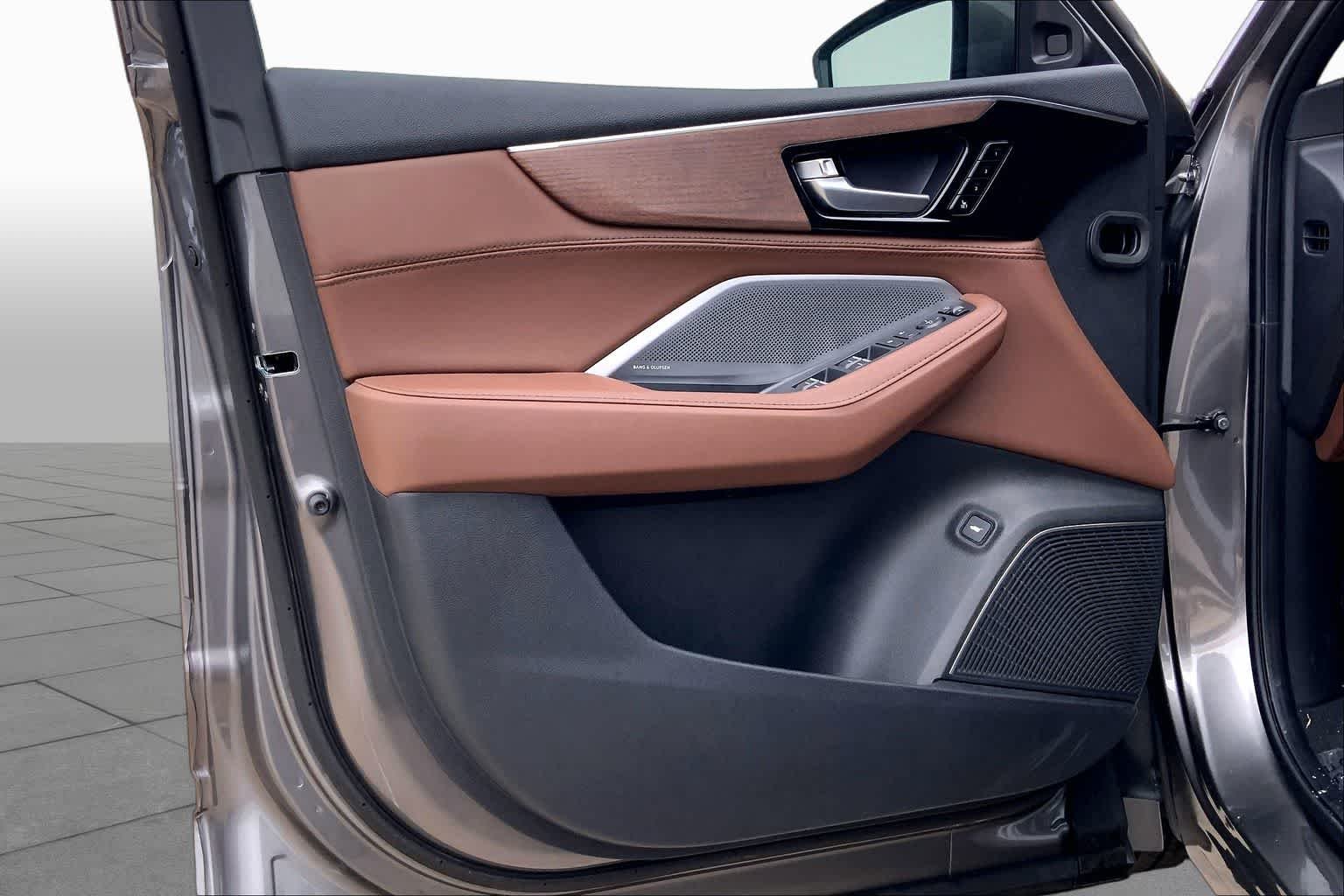 New 2026 Liquid Carbon Metallic Acura w/Advance Package image 10
