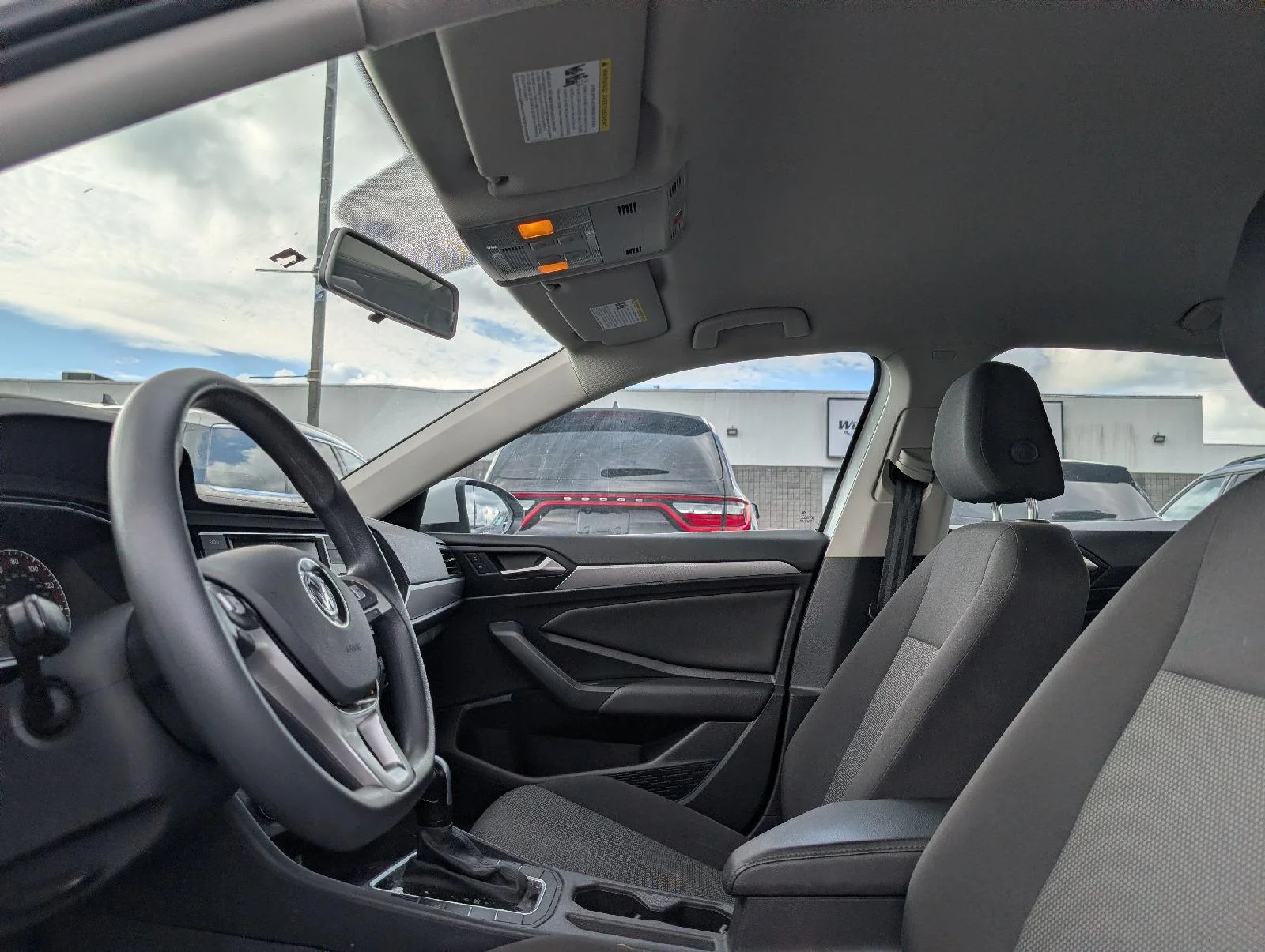 Used 2021  Volkswagen S image 8