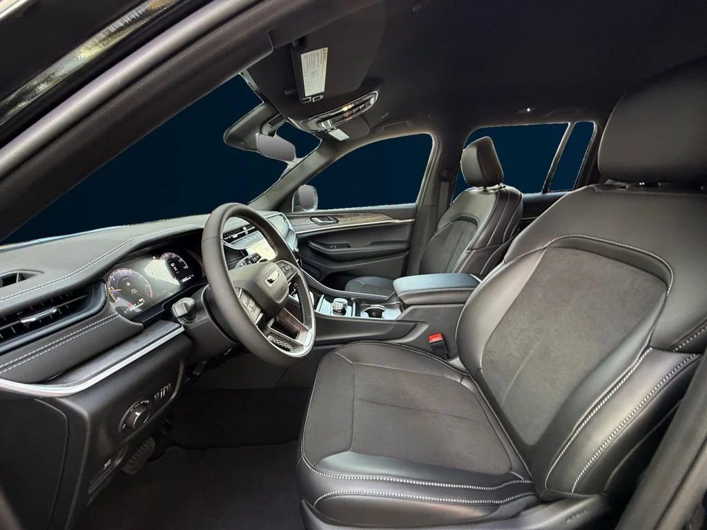 New 2027 Black Jeep Laredo Altitude image 10