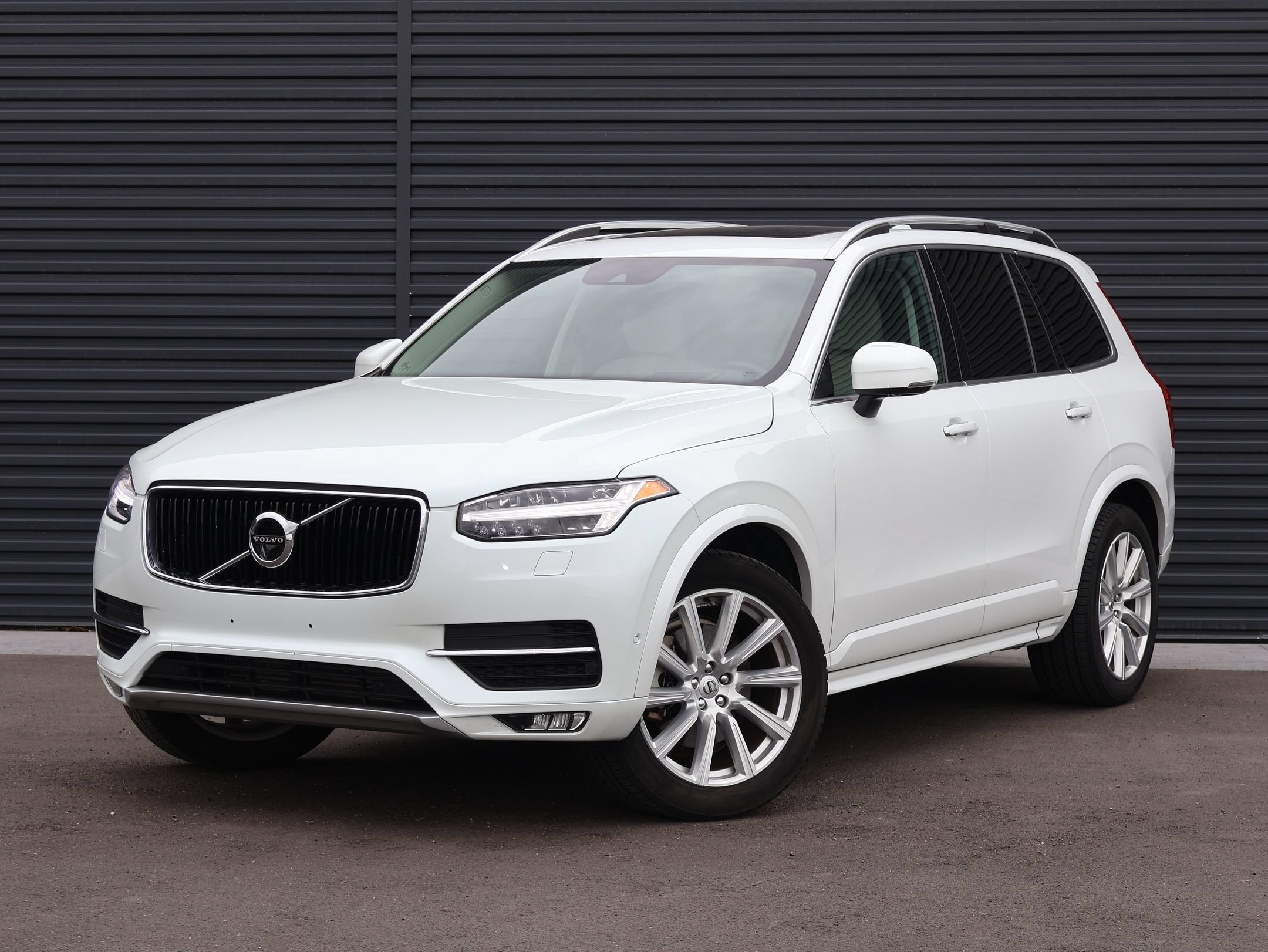 2019 Volvo XC90 T6 Momentum AWD's photo