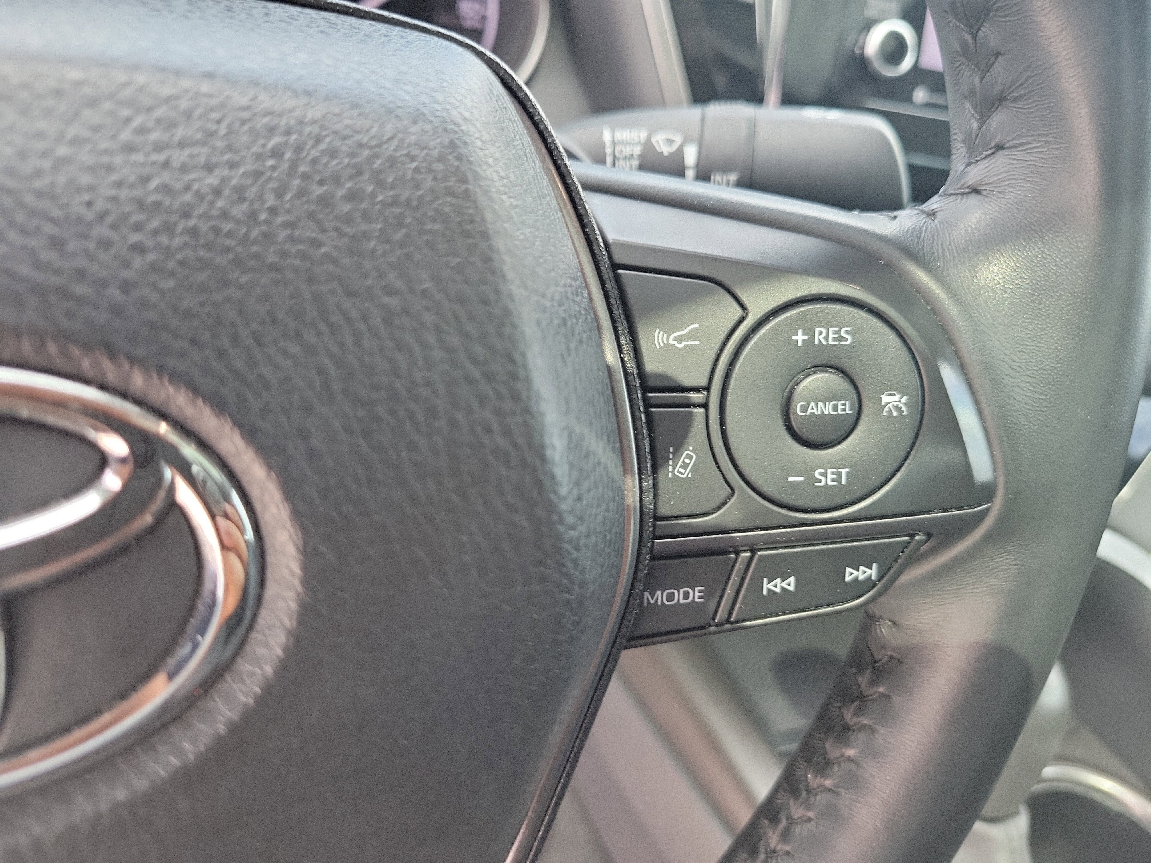 Used 2024 Ice Toyota SE image 27