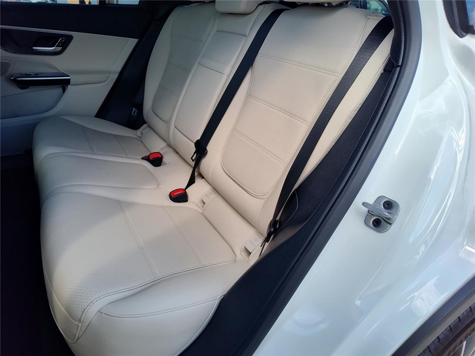 New 2026 Polar White Mercedes-Benz GLC 300 image 14