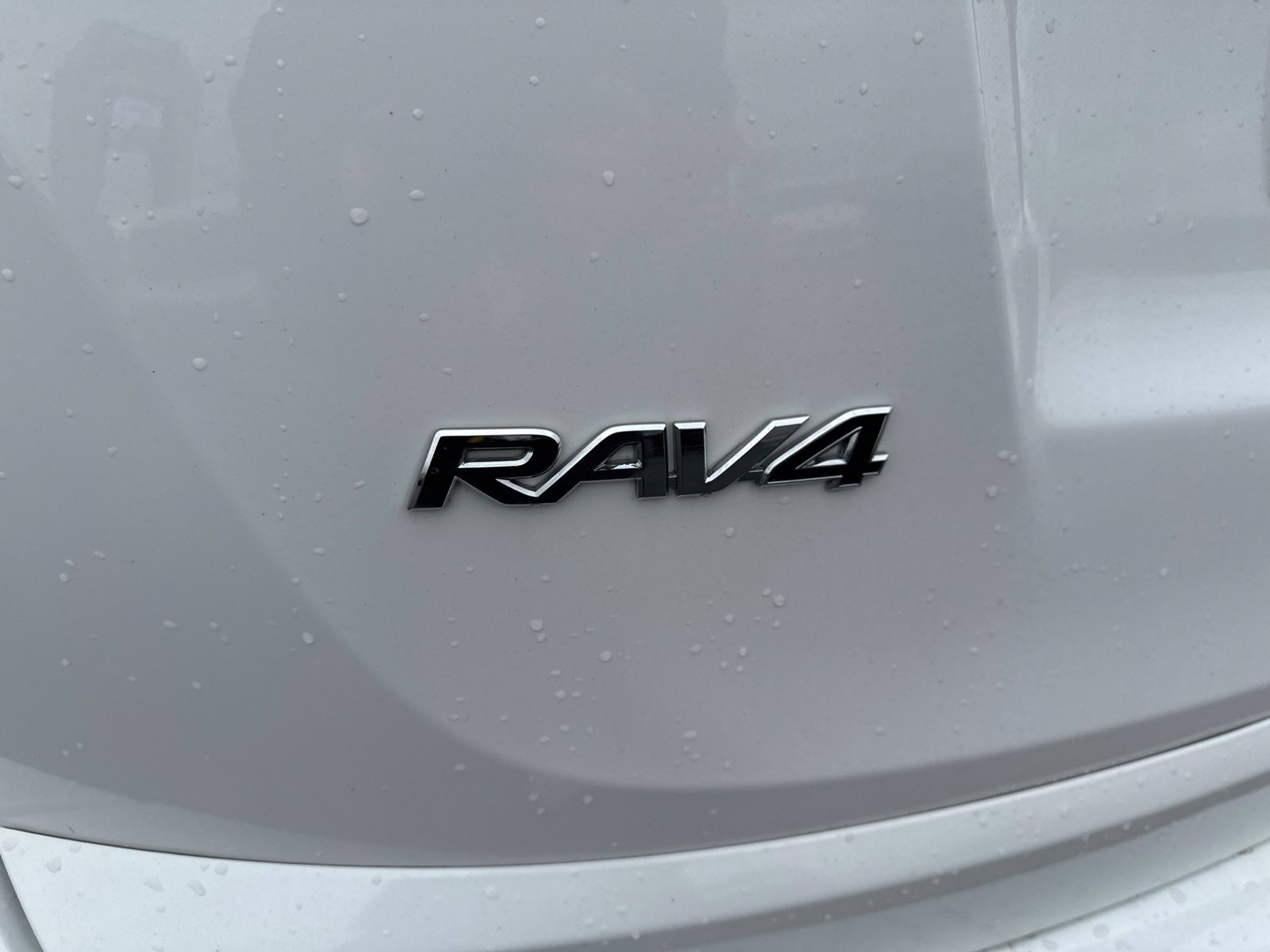 Used 2016 White Toyota XLE image 8