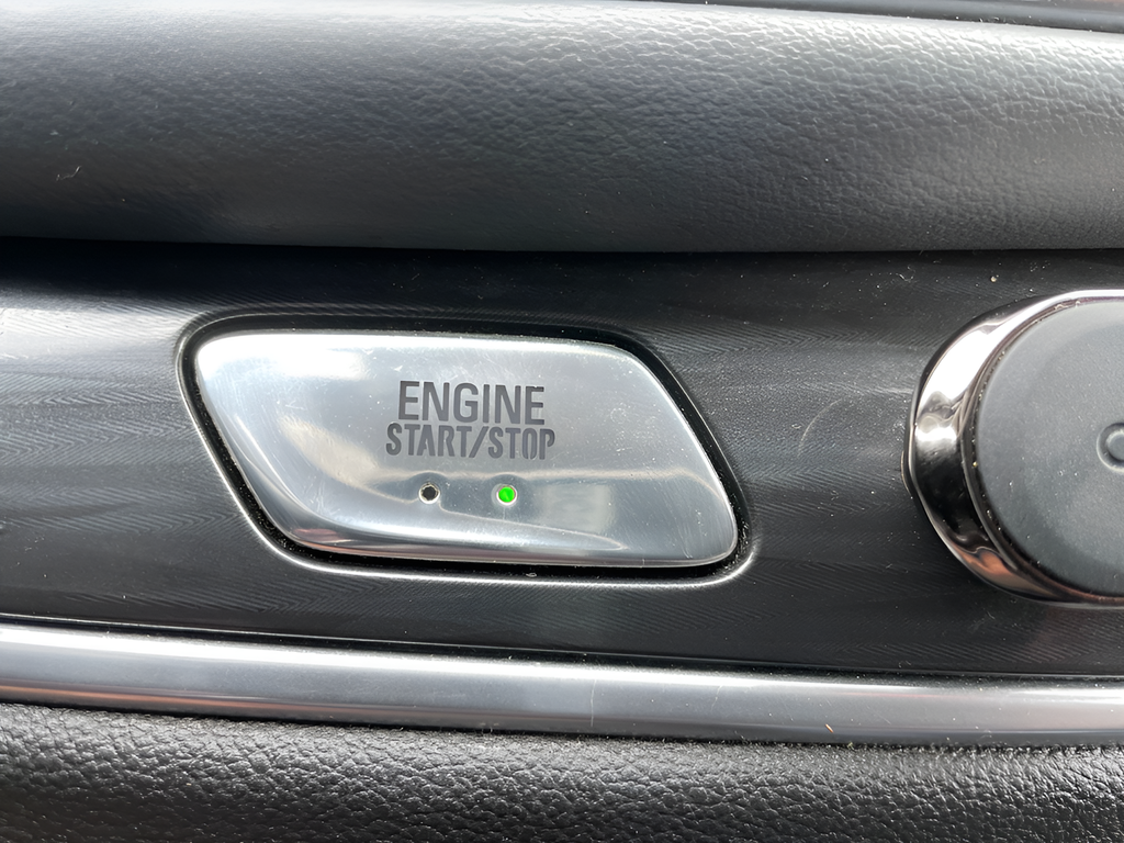 Used 2020 Blue Buick Essence image 21