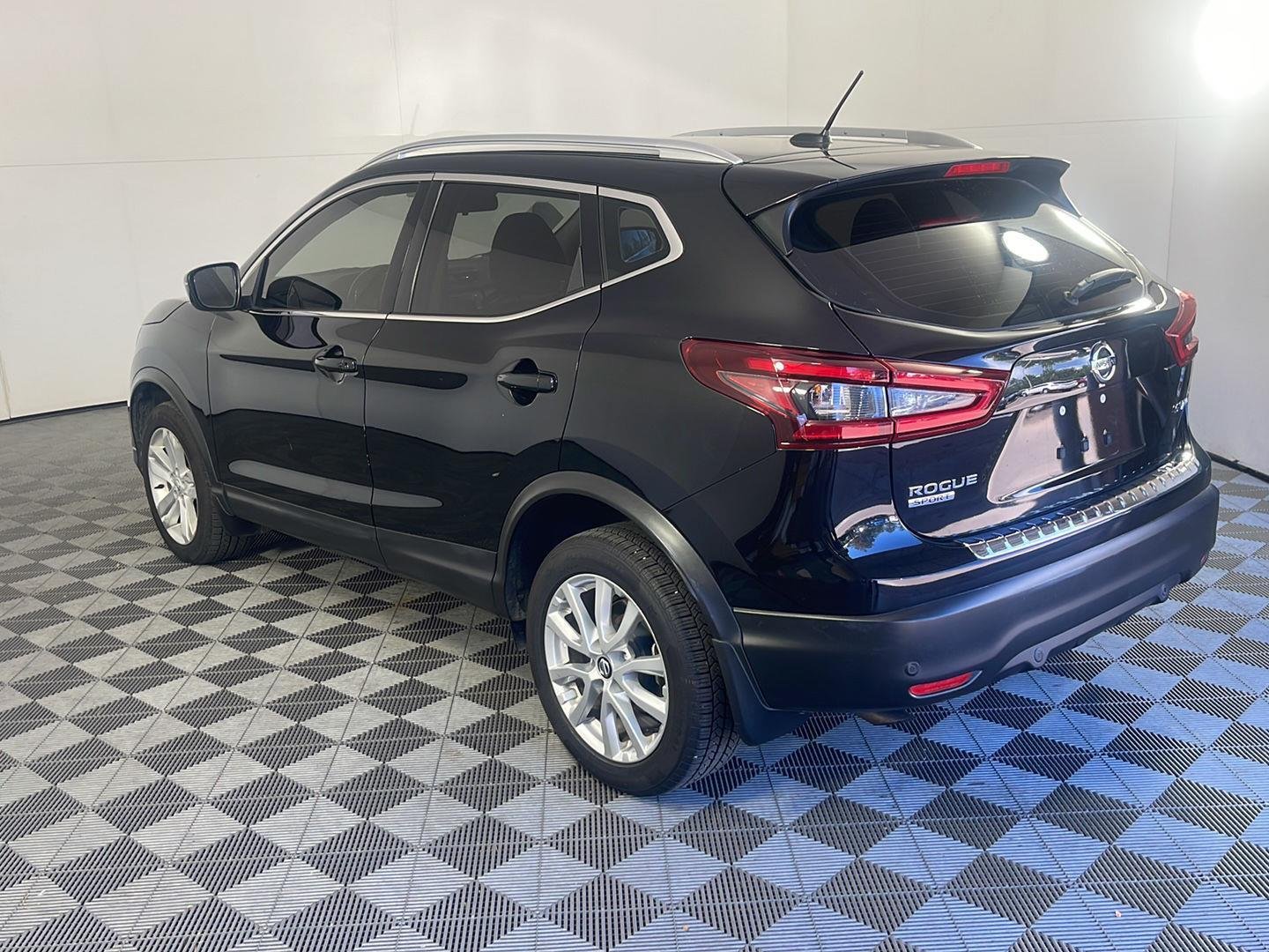 Used 2022 Magnetic Black Pearl Nissan SV image 10