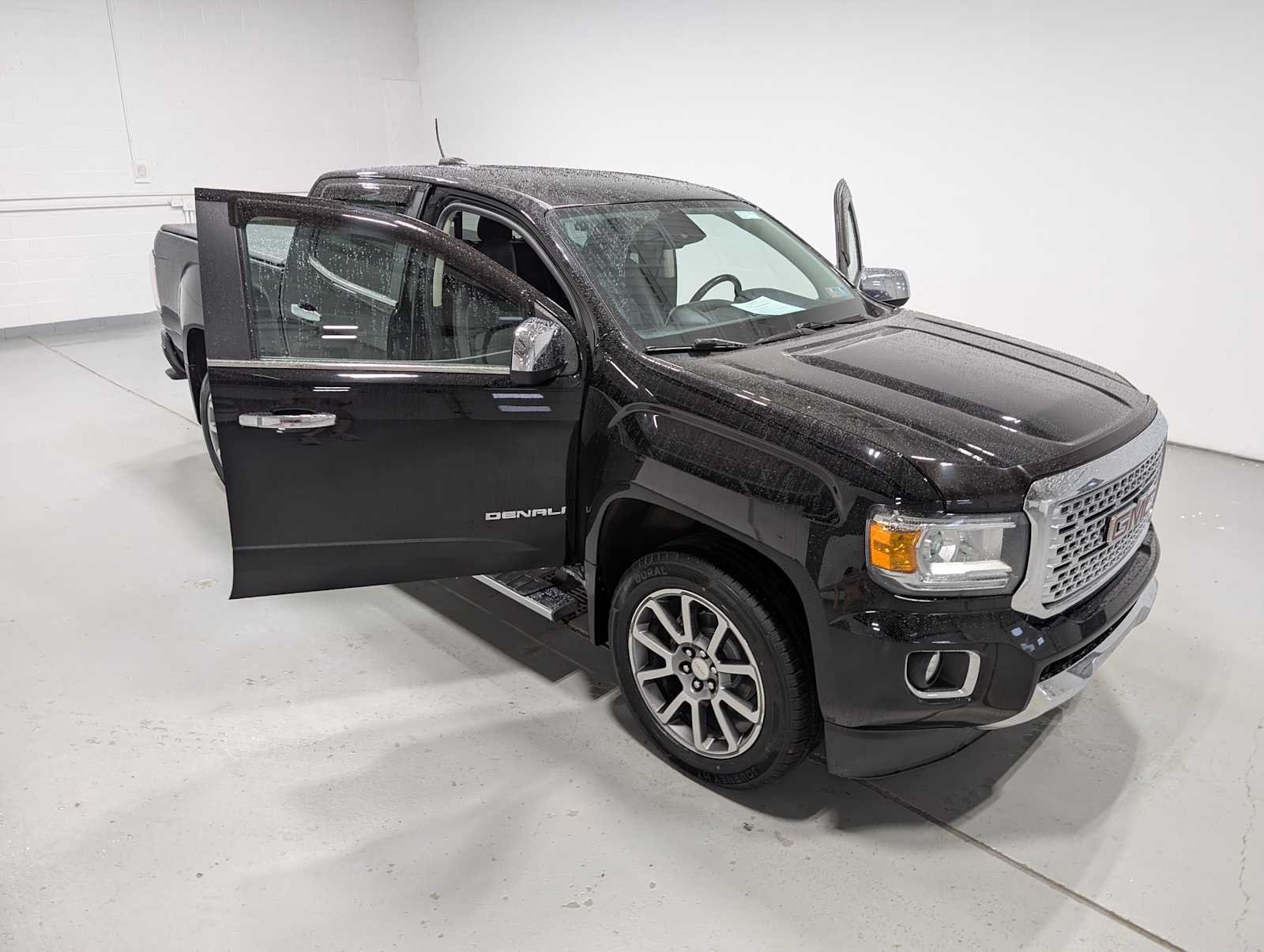 Used 2019 Onyx Black GMC 4WD Denali image 16