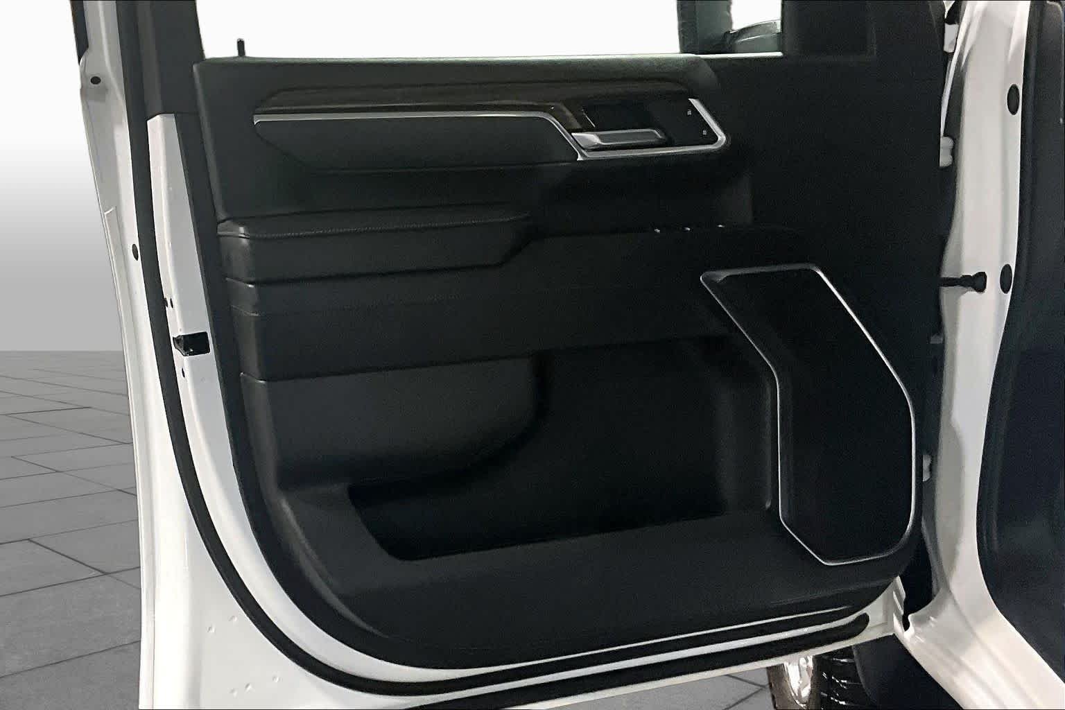 Used 2025 Summit White Chevrolet LT image 22
