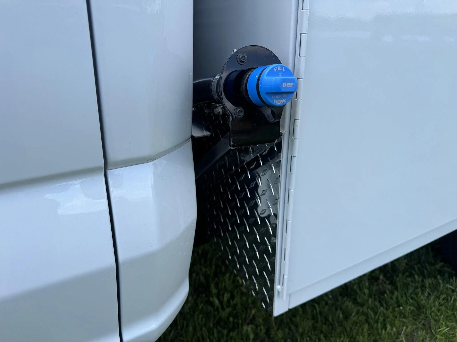New 2026 Oxford White Ford XL image 4