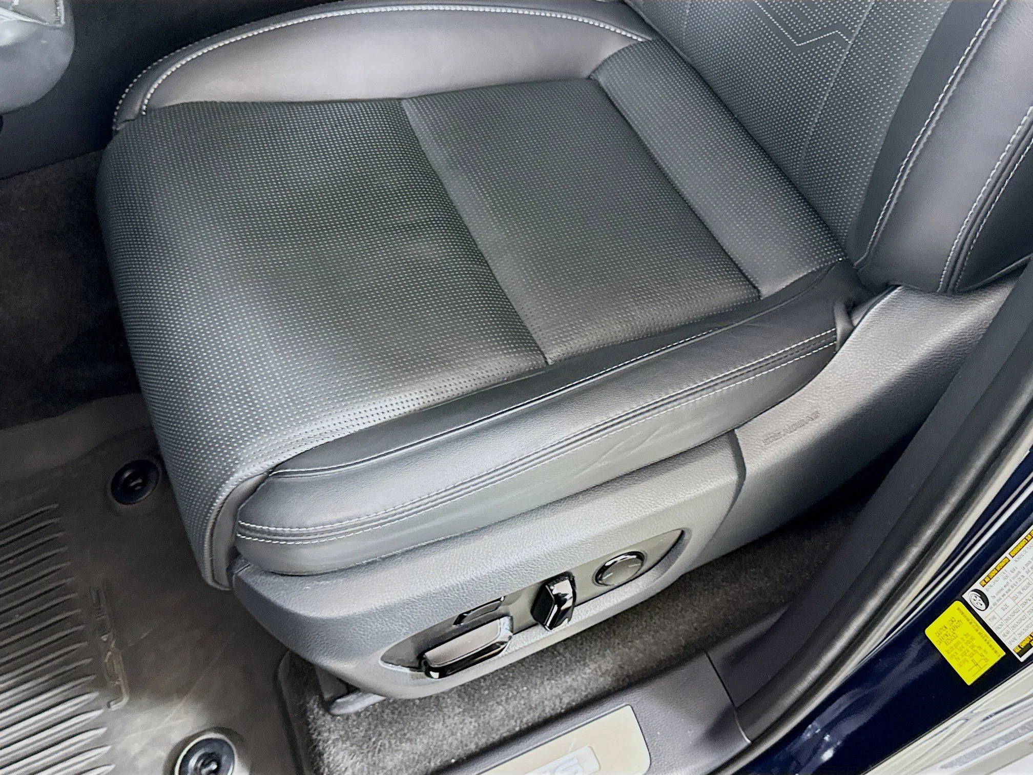 Certified Used 2025 NIGHTFALL MICA Lexus 550 Luxury+ image 21