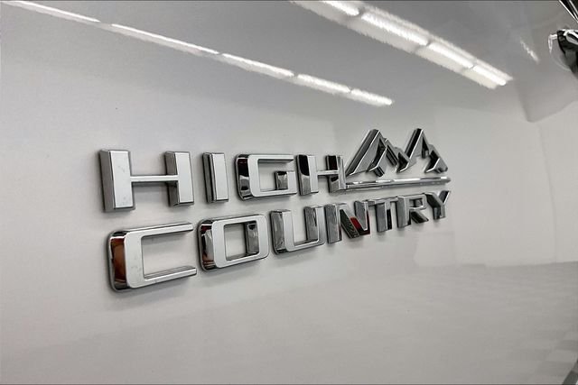 Used 2023 Iridescent Pearl Tricoat Chevrolet High Country image 38