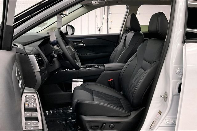 2025 Nissan Rogue Platinum - Photo 10