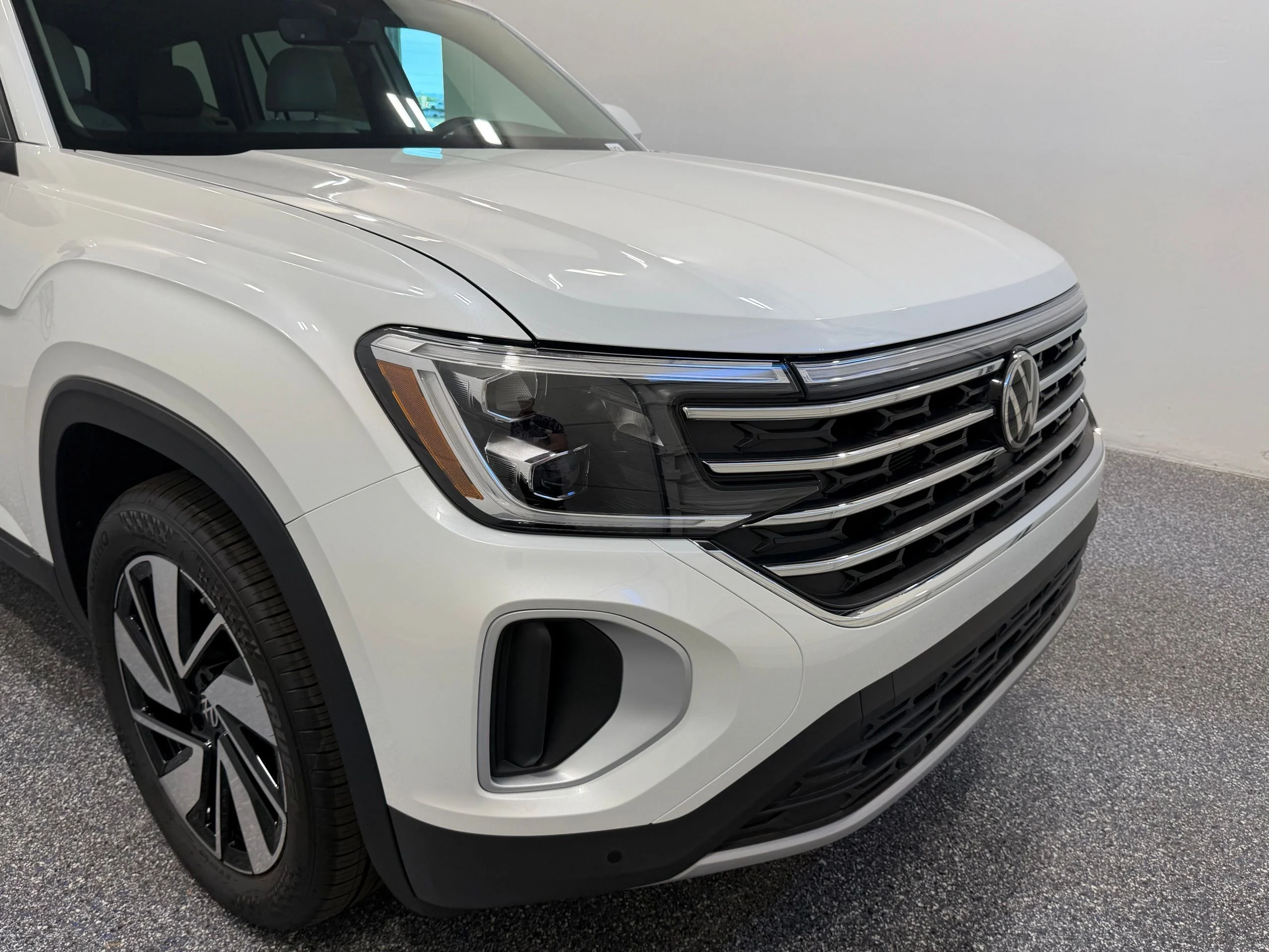 New 2026 White Volkswagen 2.0T SE w/Technology image 18