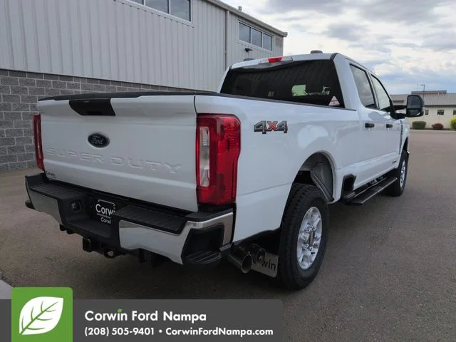 New 2026 Oxford White Ford XLT image 3