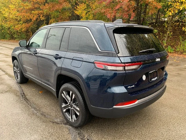 New 2027 Fathom Blue Pearlcoat Jeep Limited image 2