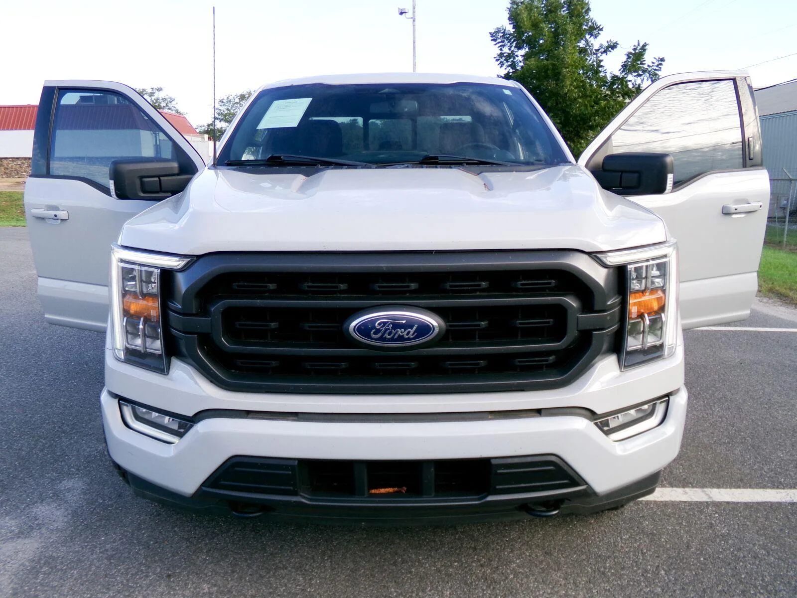 Used 2023 Avalanche Gray Ford XLT image 6