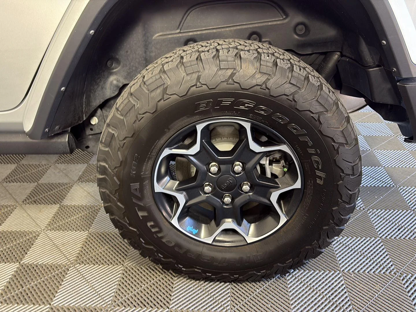 Used 2023 Silver Zynith Clearcoat Jeep Rubicon image 17