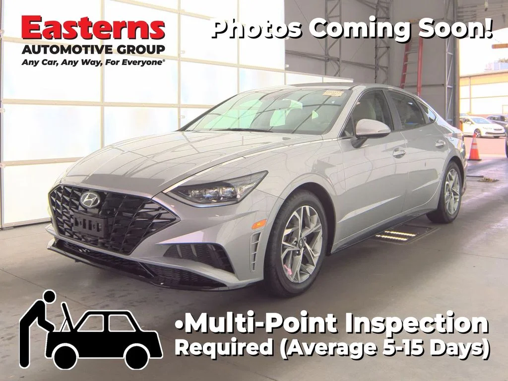 Used 2023 Silver Hyundai SEL image 1