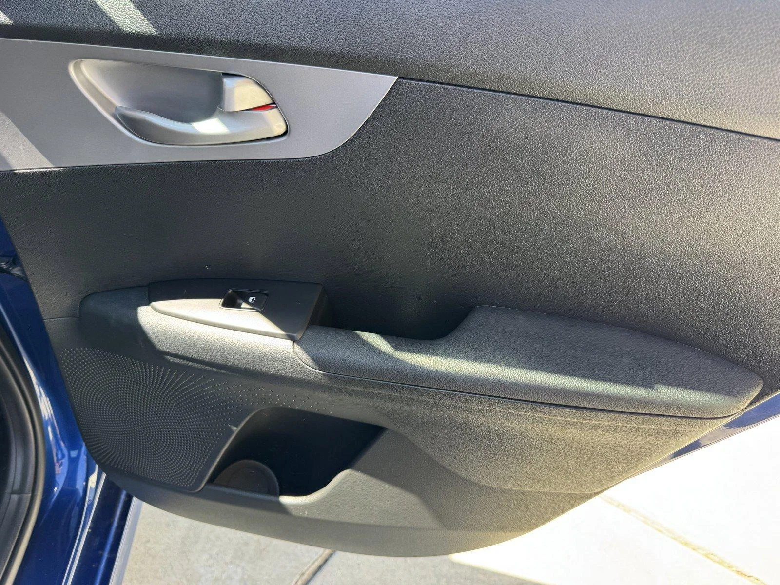 Used 2022 Deep Sea Blue Kia LXS image 10