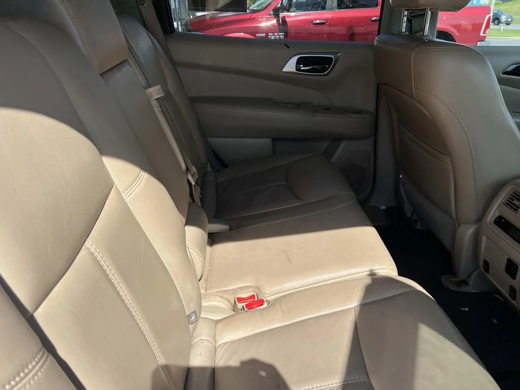 Used 2014 White Nissan SL image 12