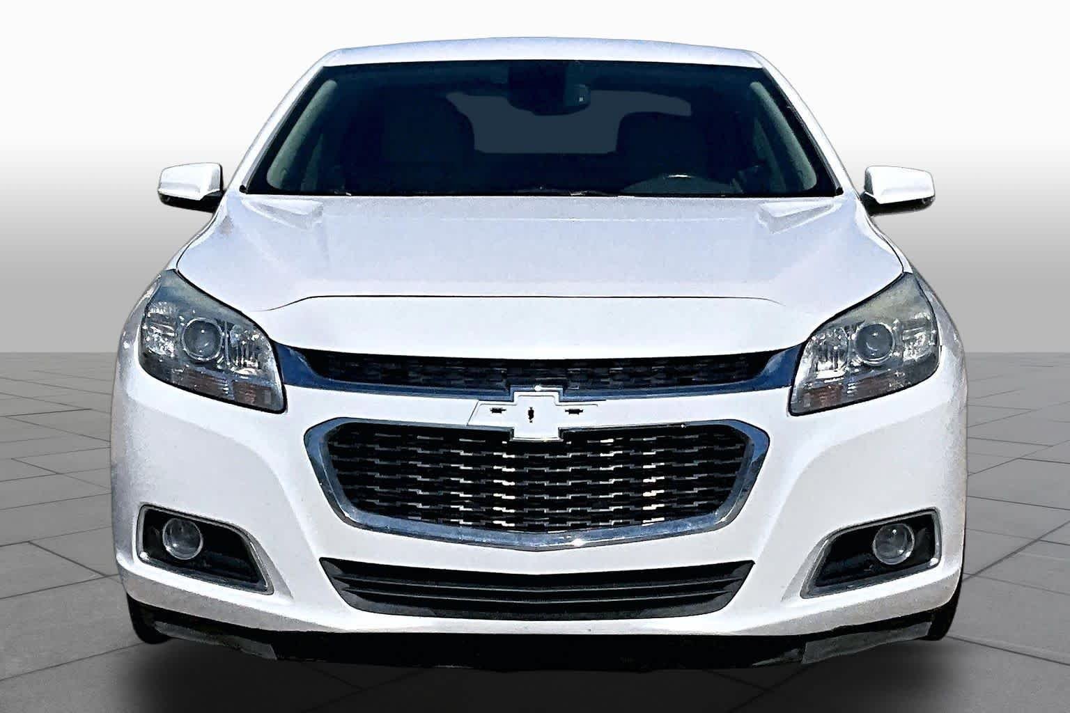 Used 2015 Iridescent Pearl Tricoat Chevrolet LT image 4