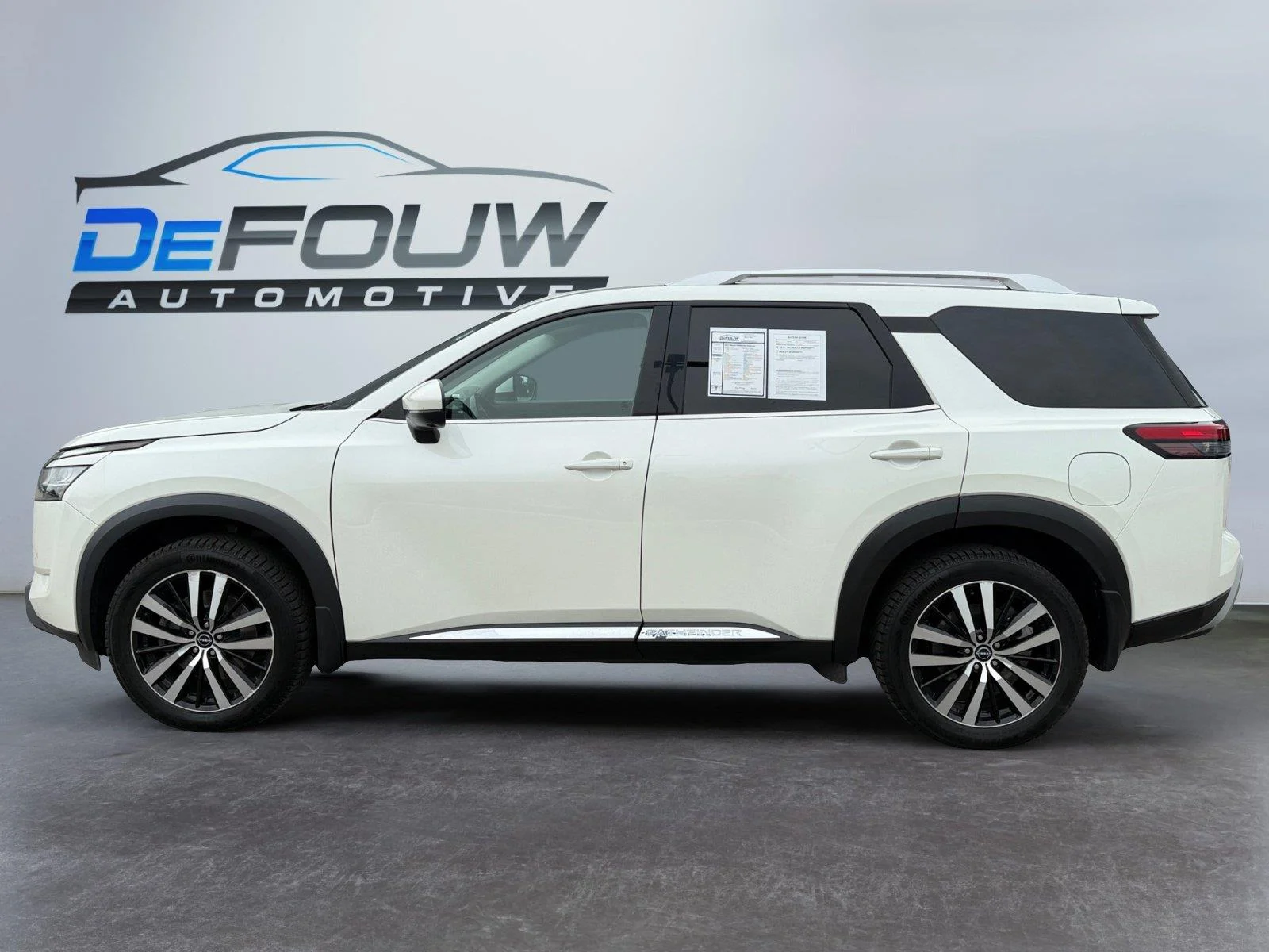 Used 2023  Nissan Platinum image 6