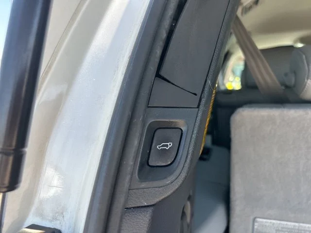 Used 2013 White Toyota Platinum image 32