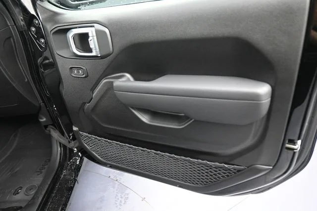 New 2026 Black Clear-Coat Exterior Paint Jeep Sport S image 21