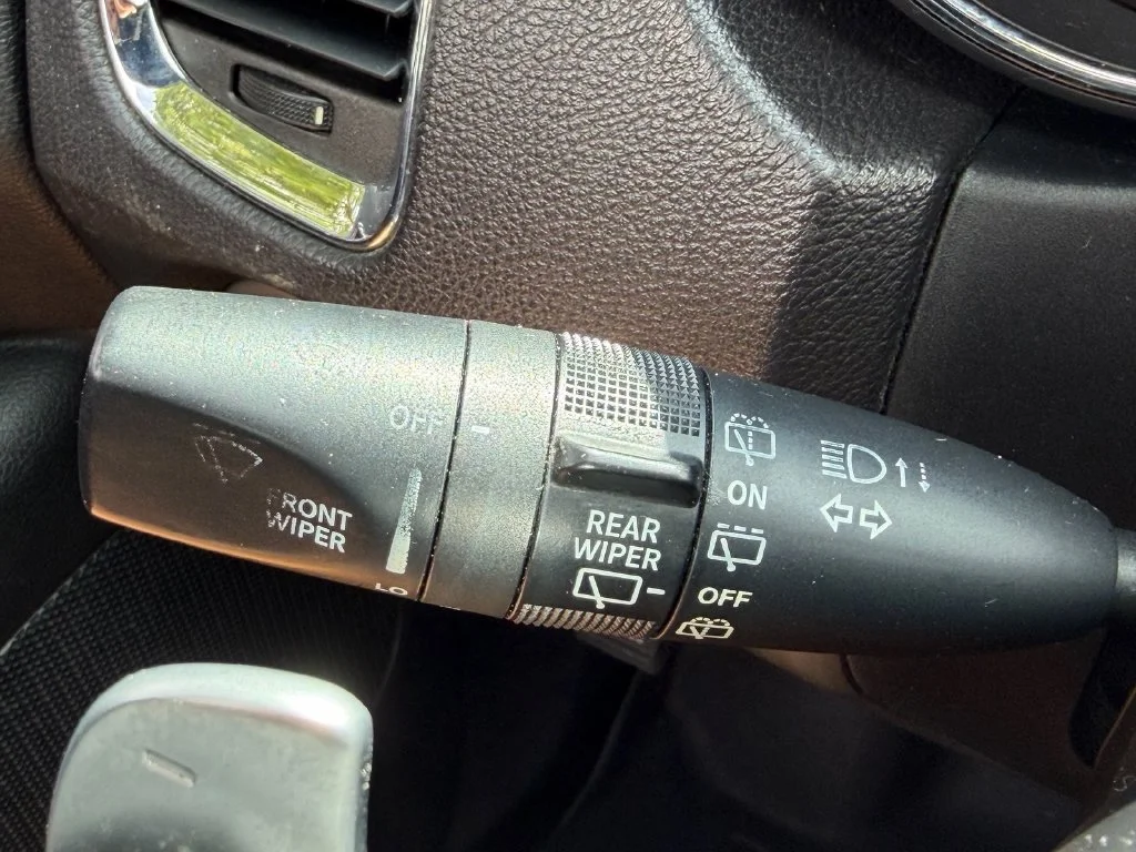 Used 2014 Black Dodge SXT image 31