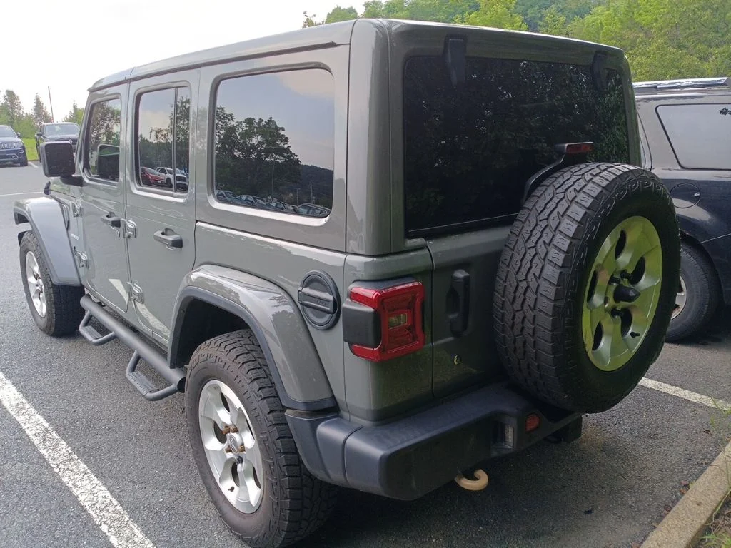 Used 2018 Gray Jeep Unlimited Sahara image 3