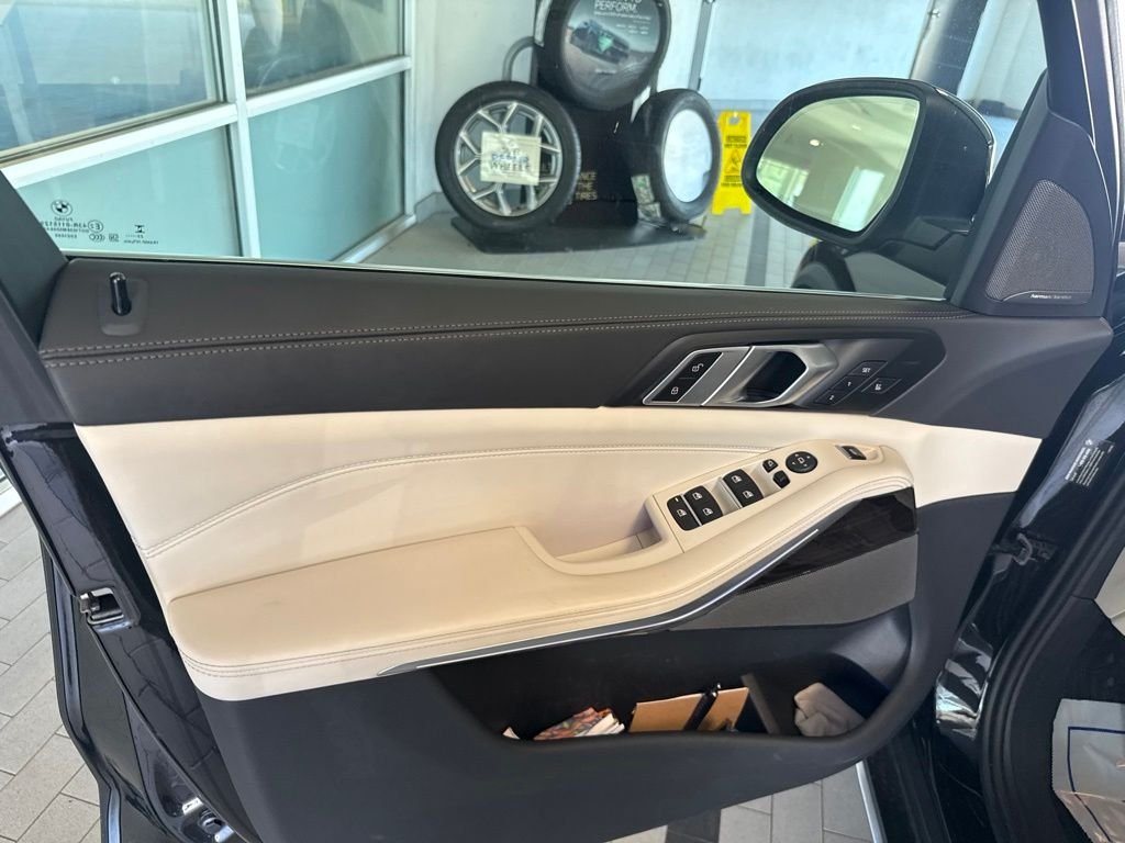 Used 2024 Black BMW sDrive40i image 14