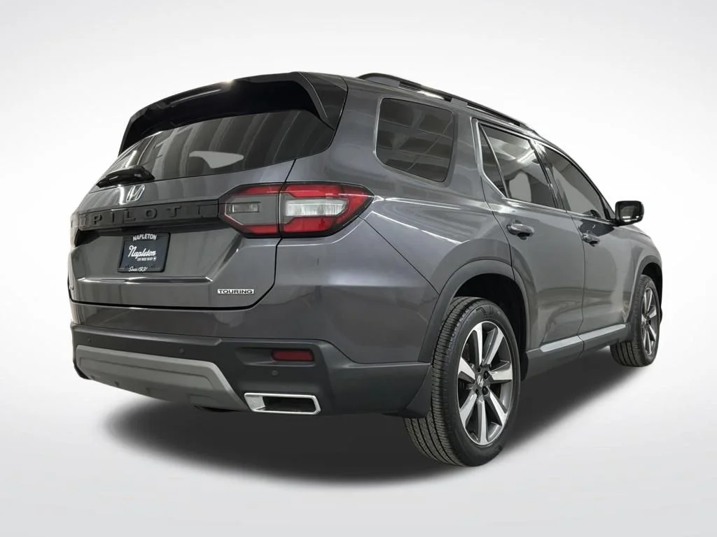 Used 2024 Modern Steel Metallic Honda Touring image 3