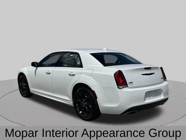 Used 2021 White Chrysler Touring image 5