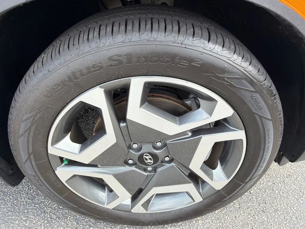 Used 2025 Silver Hyundai SEL Premium image 12
