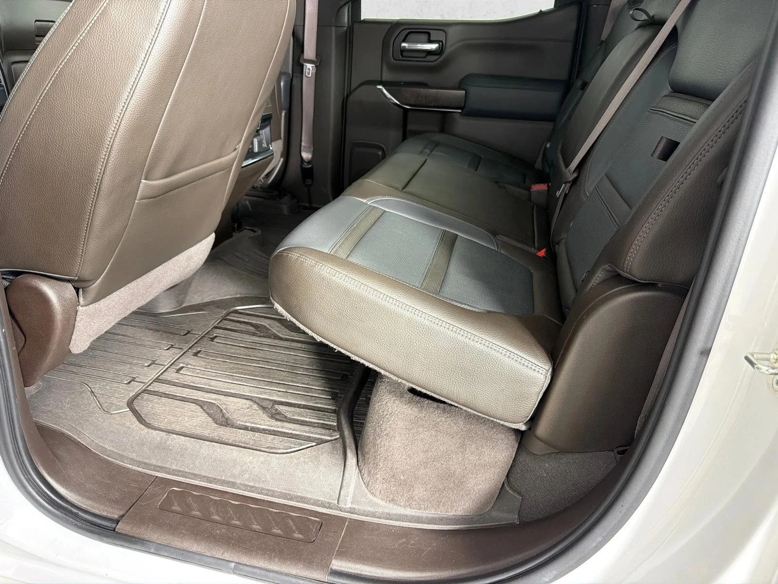 Used 2019 White GMC Denali image 22