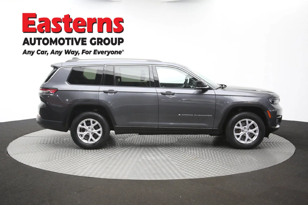 Used 2022 Gray Jeep Limited image 49