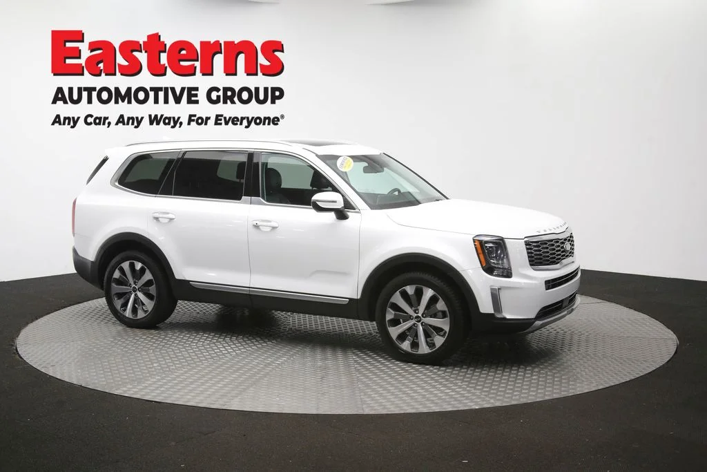 Used 2020 White Kia S image 51