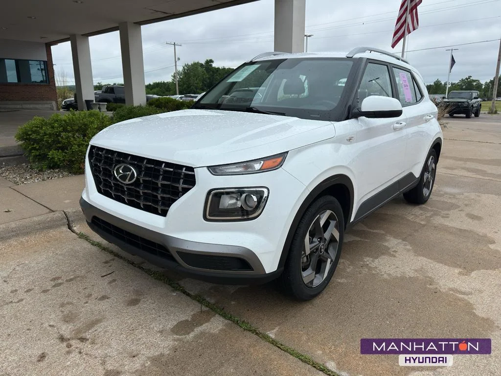 Used 2025 Onyx Black Hyundai SEL image 1