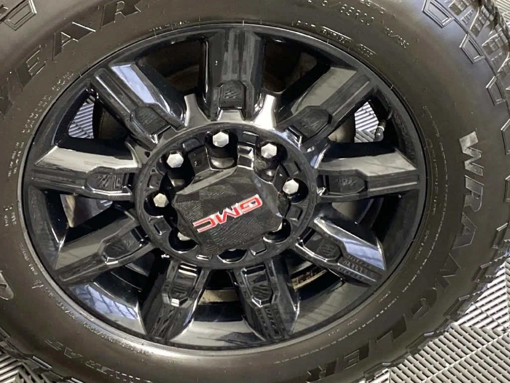 Used 2024 Onyx Black GMC AT4 image 28