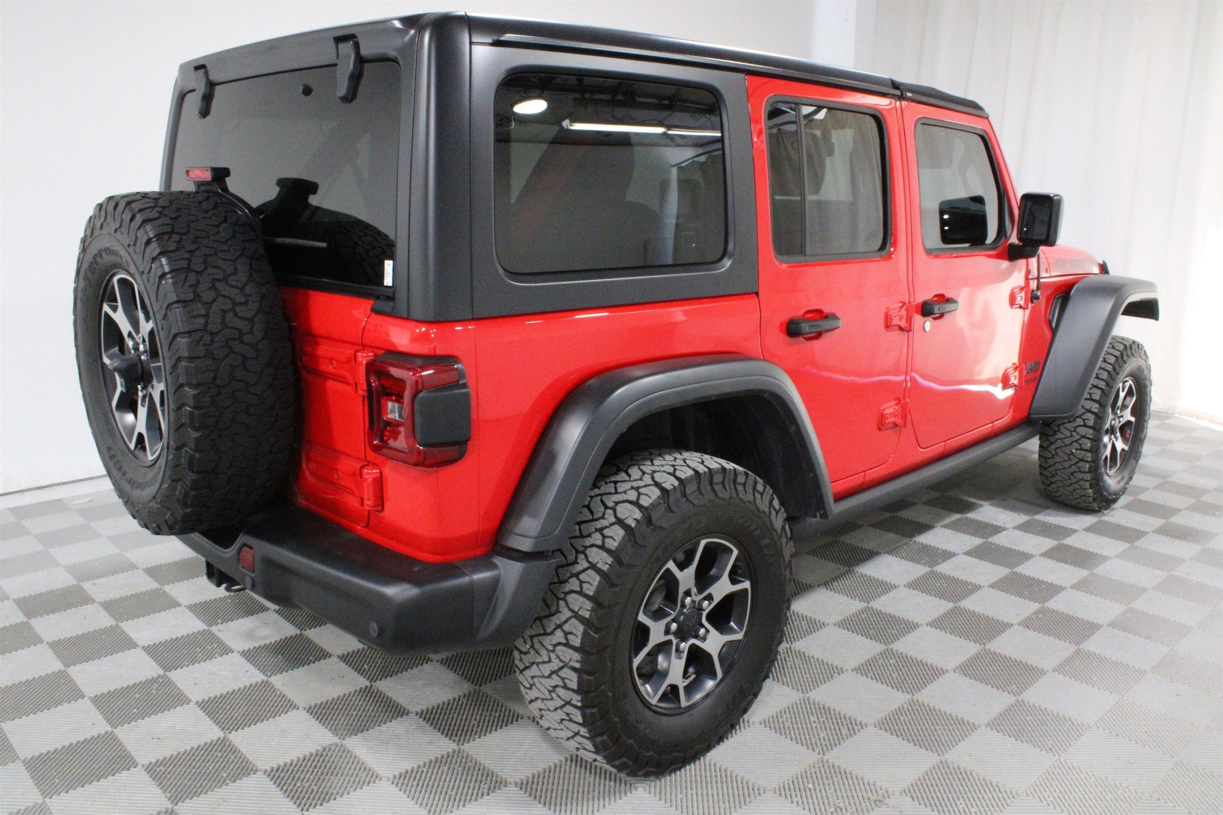 Used 2018 Firecracker Red Clearcoat Jeep Rubicon image 26