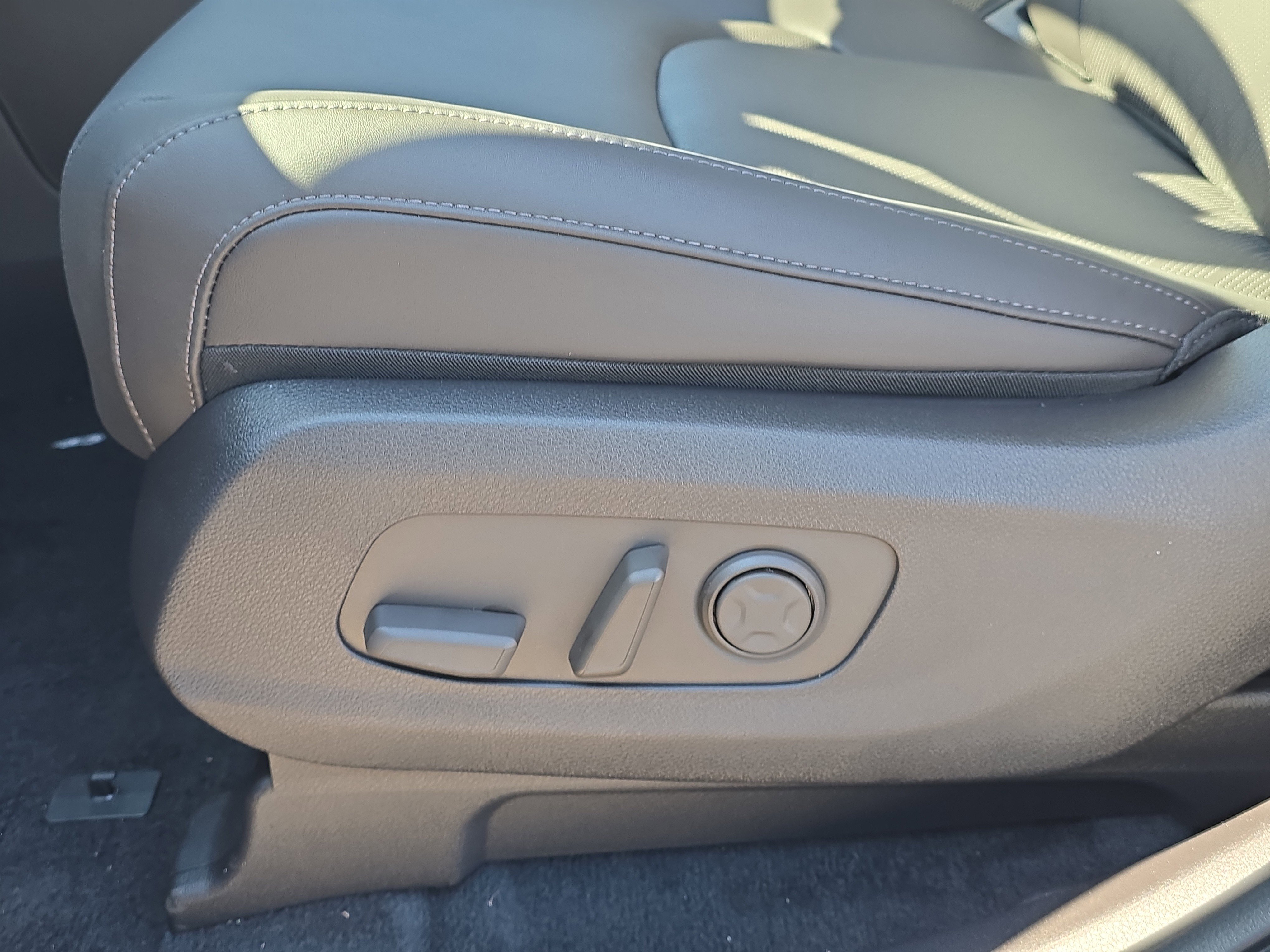 New 2026 Deep Chroma Blue Kia LXS image 21