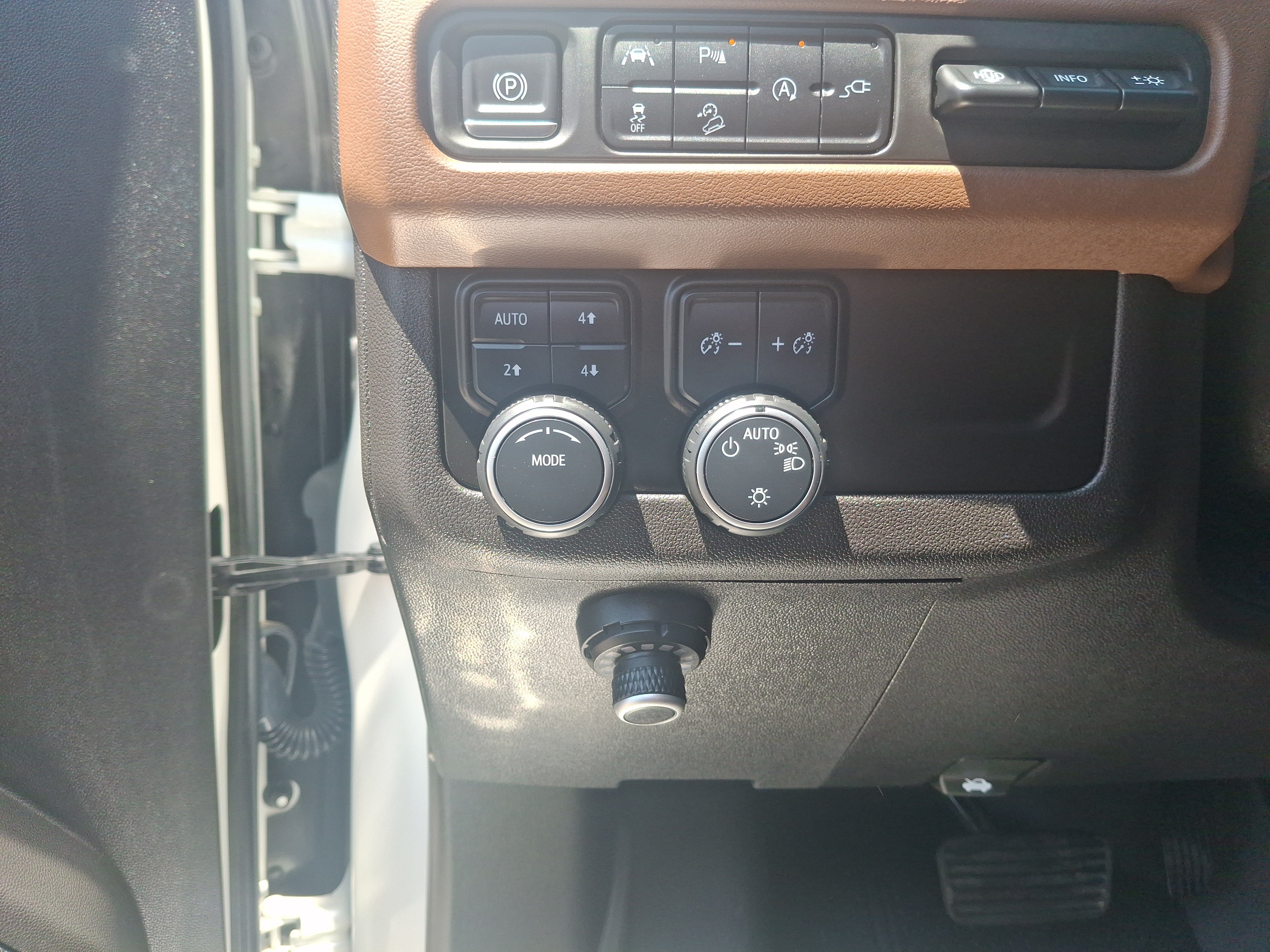Used 2021 White Chevrolet High Country image 19