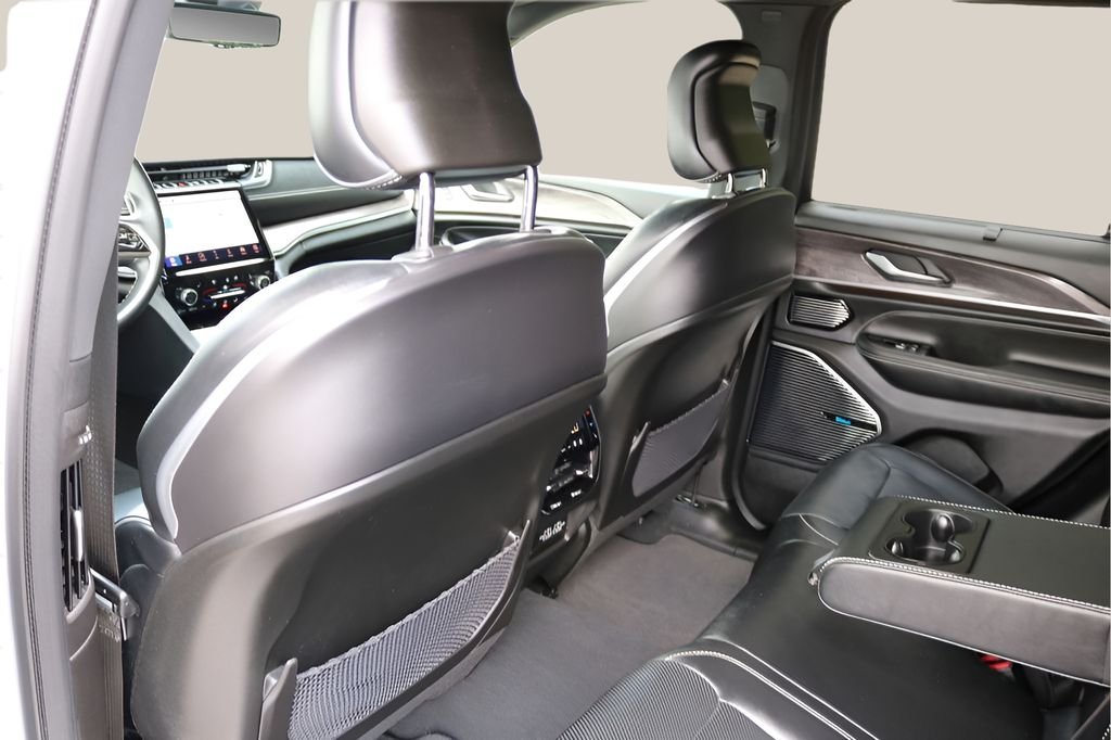 Used 2022 Silver Jeep Overland image 15