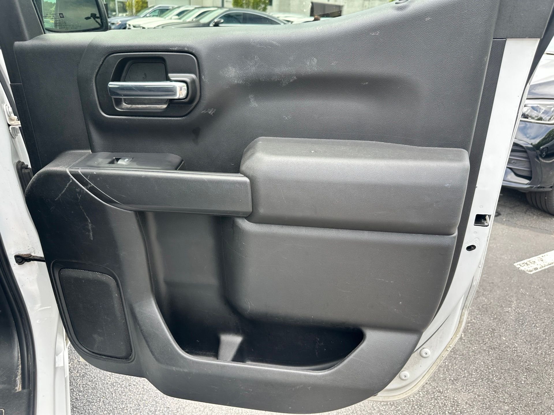 Used 2019 White Chevrolet Custom image 27